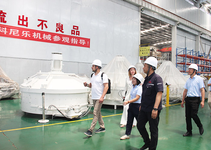 Russian clients visit the planetary concrete mixer production workshop