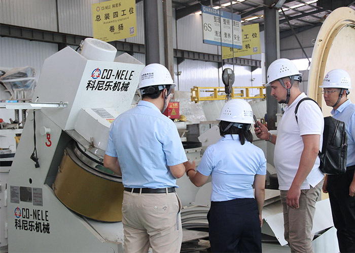 Russian clients visit the intensive mixer production workshop